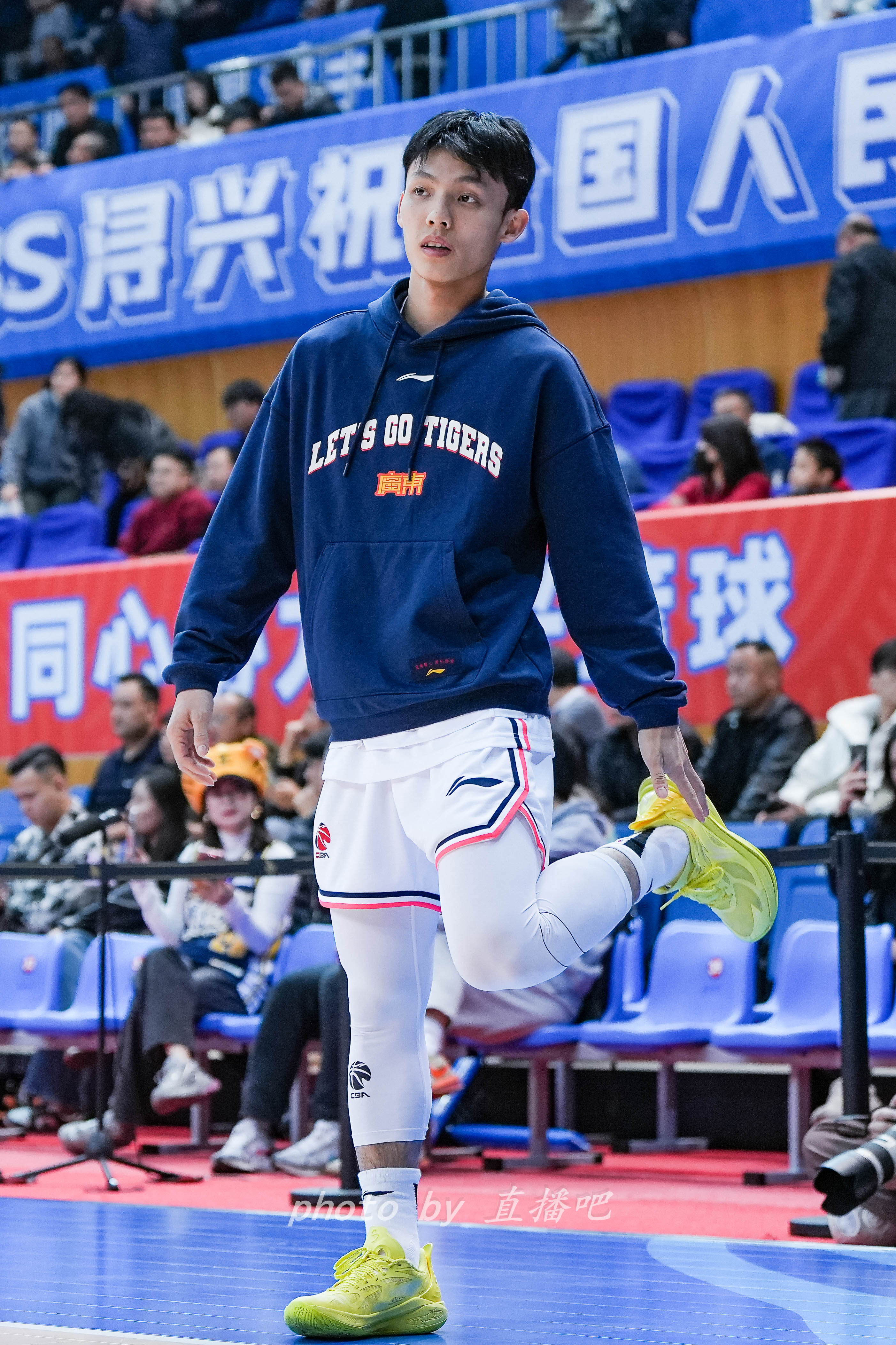 “控球中鋒”！徐杰這身體素質(zhì)有億點(diǎn)東西